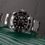 Rolex Submariner Date 'HULK' 40mm Reference 116610LV — photo 3