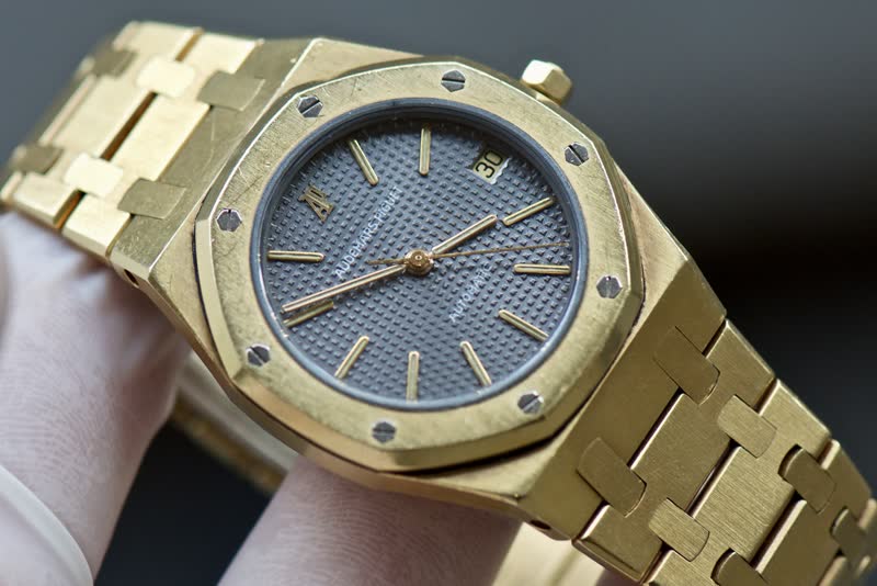 Vintage gold Royal Oak before restoration, case worn soft