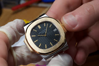 Nautilus 3700/8 finished, held in hand